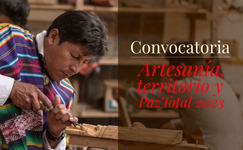 Artesano haciendo su oficio 